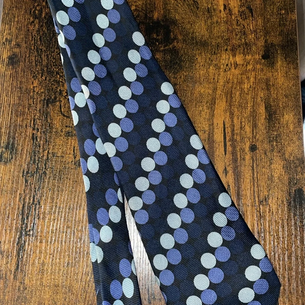Bijoux Turner Genuine 100% Silk Men’s Tie Circular Geometric Pattern Navy Blue